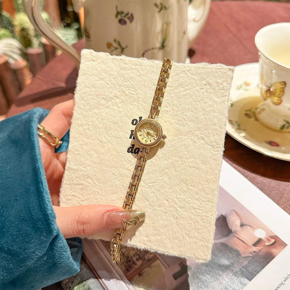 Light Luxury Vintage Bracelet Women's Small Gold Watch Exquisite Small Fashion Girl's Watch Casual Elegant Quartz Gift Watch
