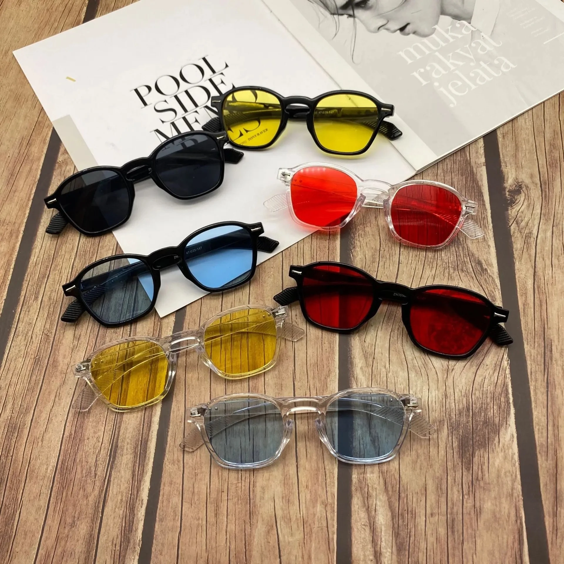 Fashion Square Sunglasses Women Luxury Yellow Red Sun Glasses Vintage Decor Rivets Round Driver Men Shades Eyewear UV400 Ladies