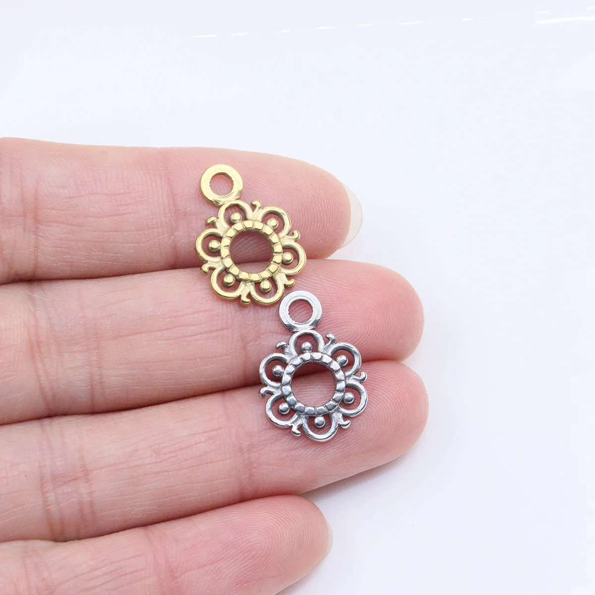 5pcs 13mm Wholesale Casting Stainless Steel Round Flower Charms Pendant DIY Necklace Earrings Bracelets Unfading Colorless