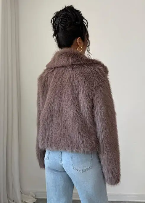 2025 Autumn and Winter Temperament Elegant Style Versatile Plush Long Sleeved Coat for Women's Clothing