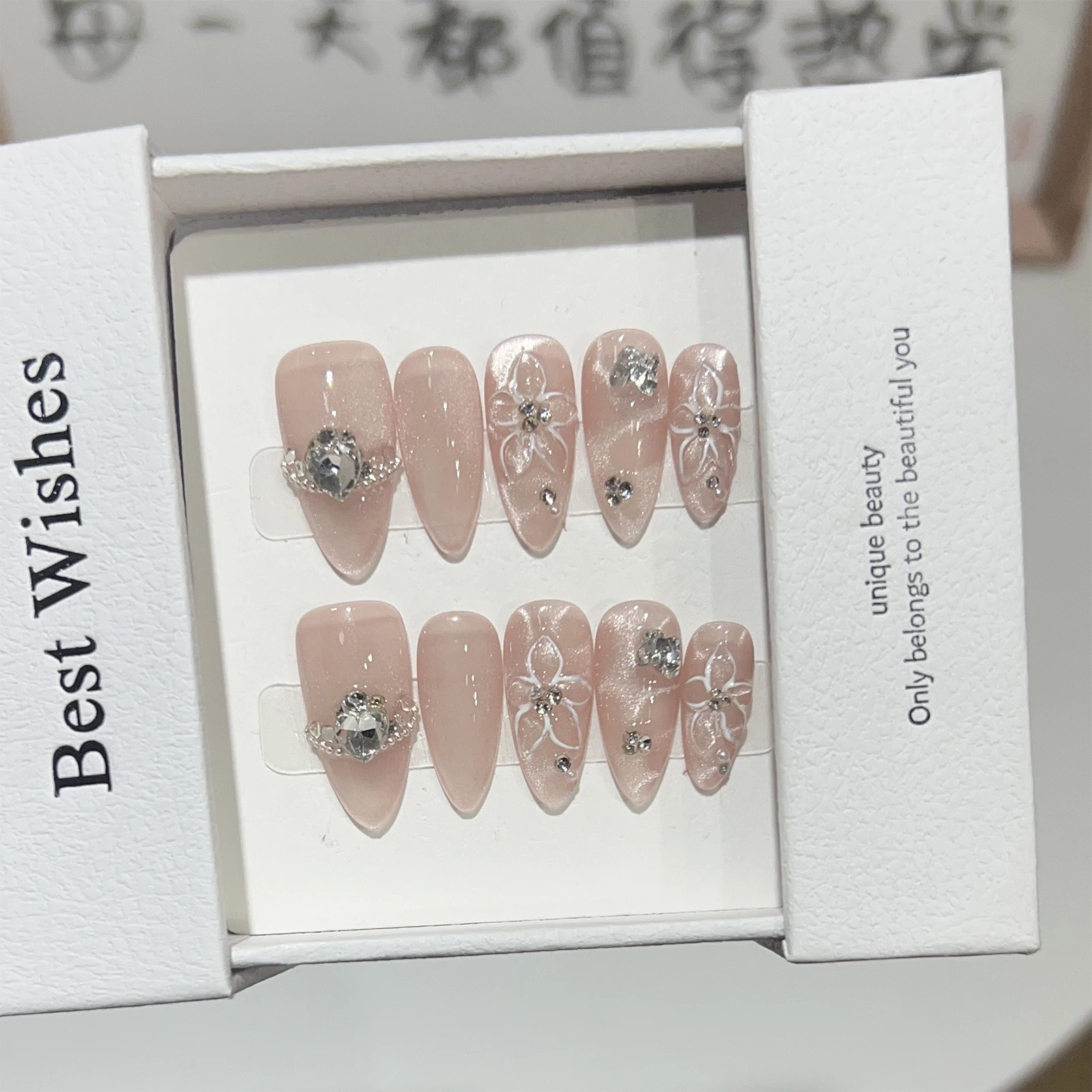 

10 шт., нежные розовые миндалевидные накладные ногти ручной работы, рябь воды, кошачий глаз, белый край, цветок, пресс на ногтях, носимые миндалевидные накладные ногти