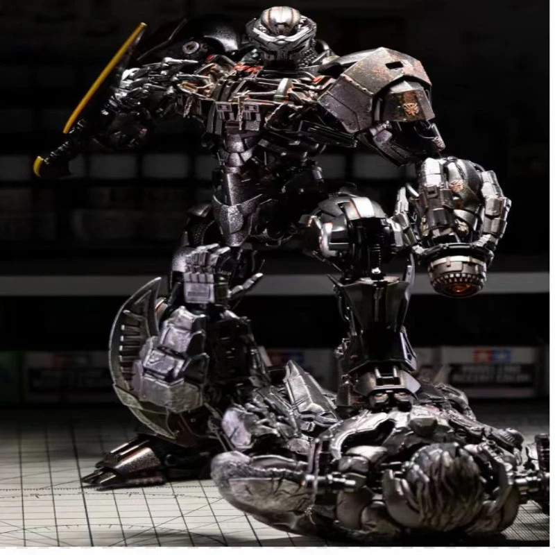 Zabawki 20 cm dostępne od ręki Transformer Movie 7 PRO Scourge Ruchomy, wstępnie zmontowany model robota Figurki kolekcjonerskie dla entuzjastów Prezent