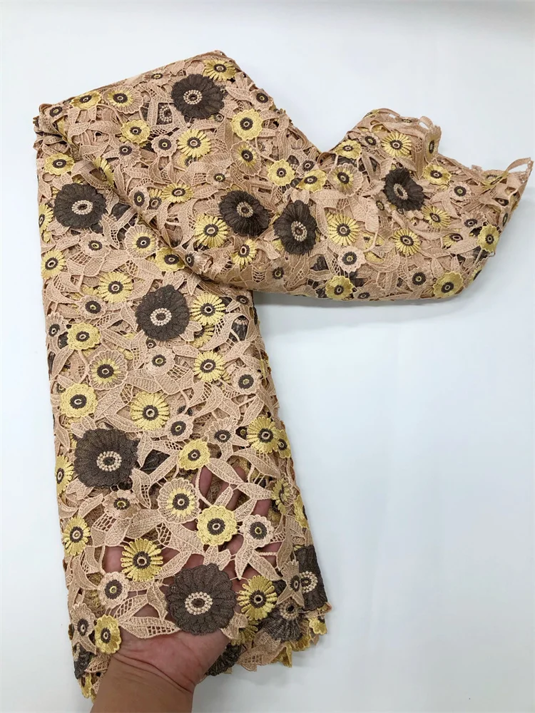 Neuer Stil Nigerianischer Spitzenstoff 2026 Hochwertige Wasserlösliche Bestickte Modische Weiche Spitze 5 Yards – Detail 6