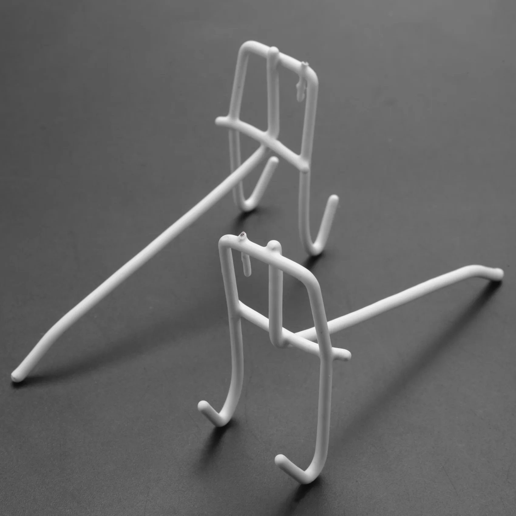 ABFU-40 Pcs 3.9Inch Long White Metal Store Grid Wall Bracket Display Hooks