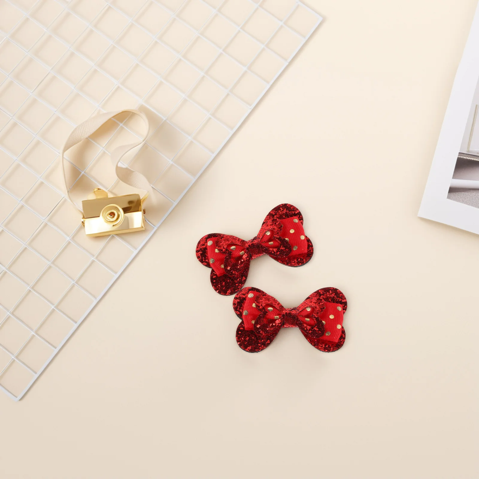 

2Pcs Red Heart Hair Clips Glitter Bow Sparkly Sequin Hair Bows for Girls Toddlers Valentines Day Party Birthdays Special