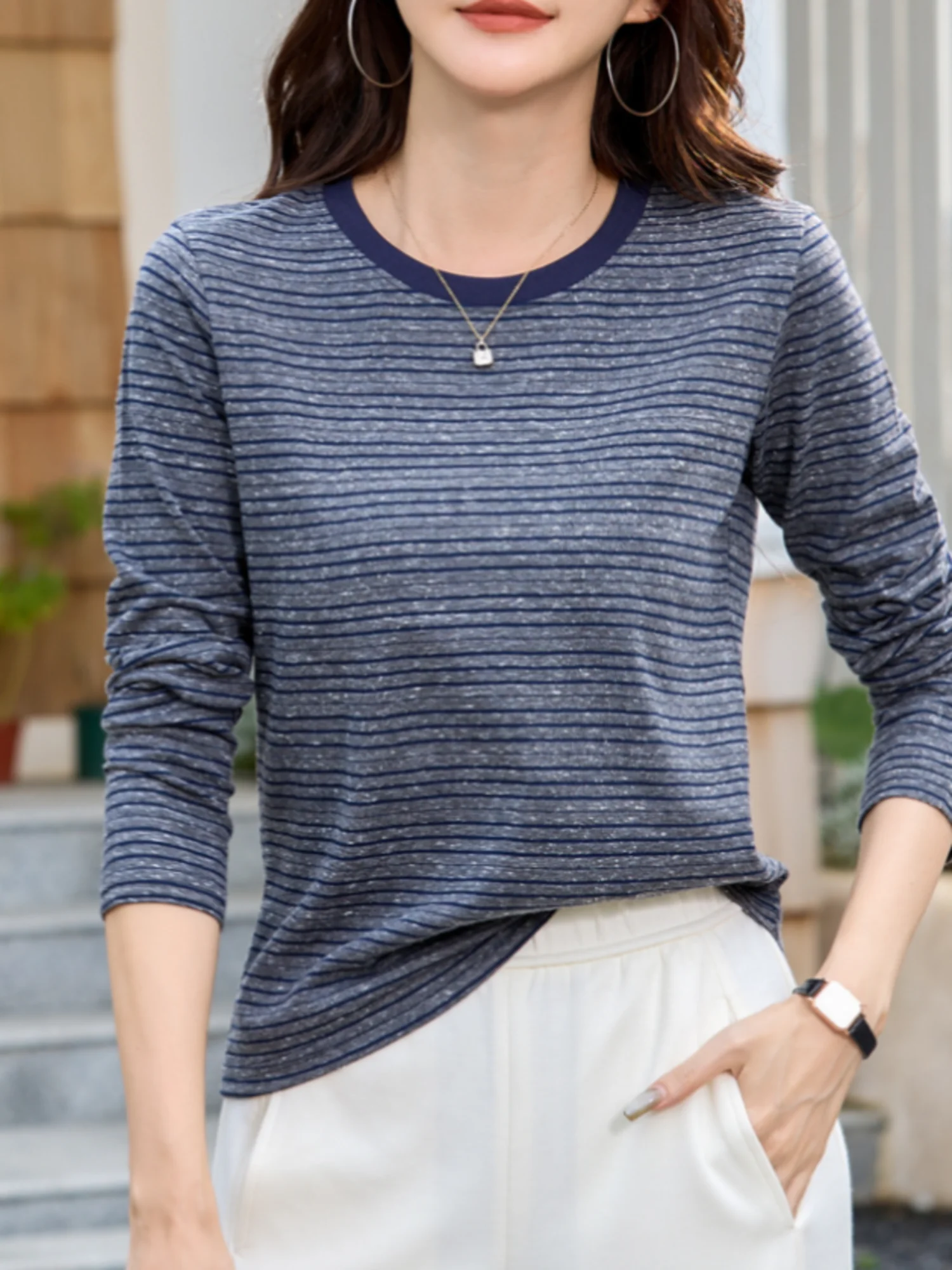 Das Streifenmuster hat ein starkes Layering-Effekt und die horizontalen Streifen sind lebendig und niedlich, was Ihnen hilft, sie mühelos zu kombinieren. – Detail 10