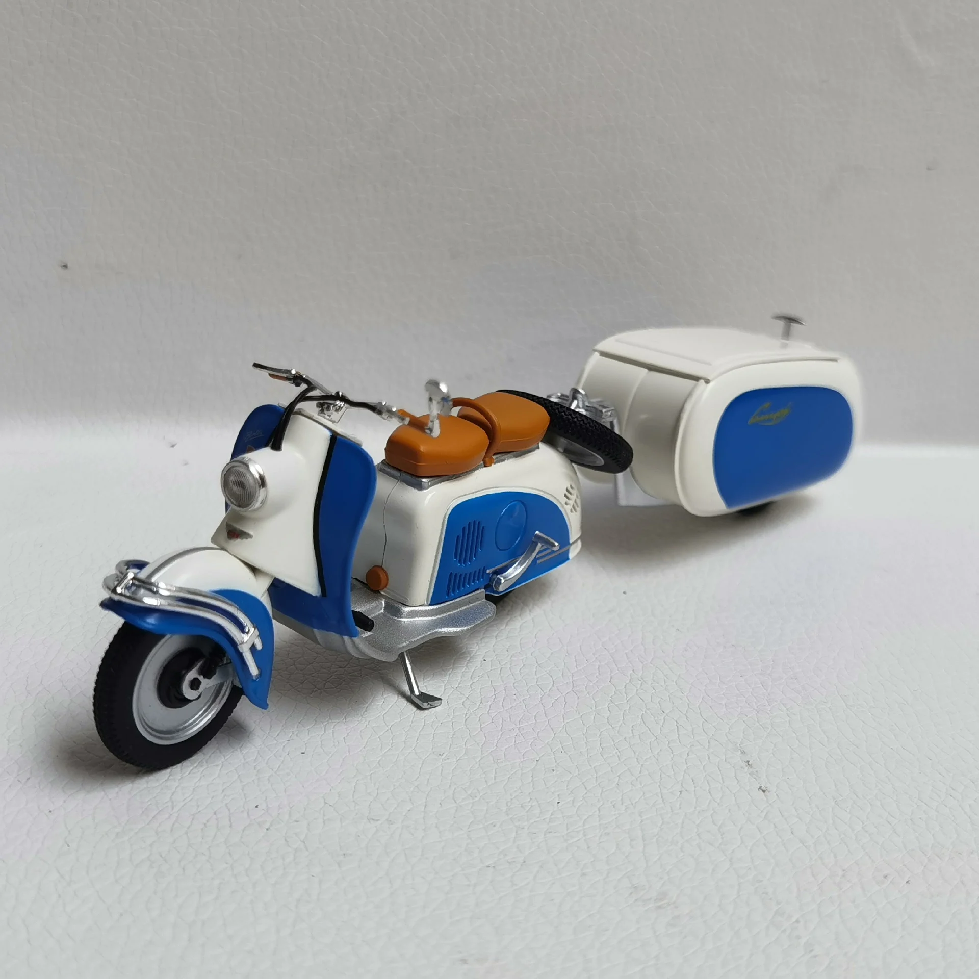 

Литой под давлением IXO масштаб 1/24 IWL Берлин модель мотоцикла автомобиля пластиковый материал Коллекционная игрушка подарок сувенир дисплей орнамент