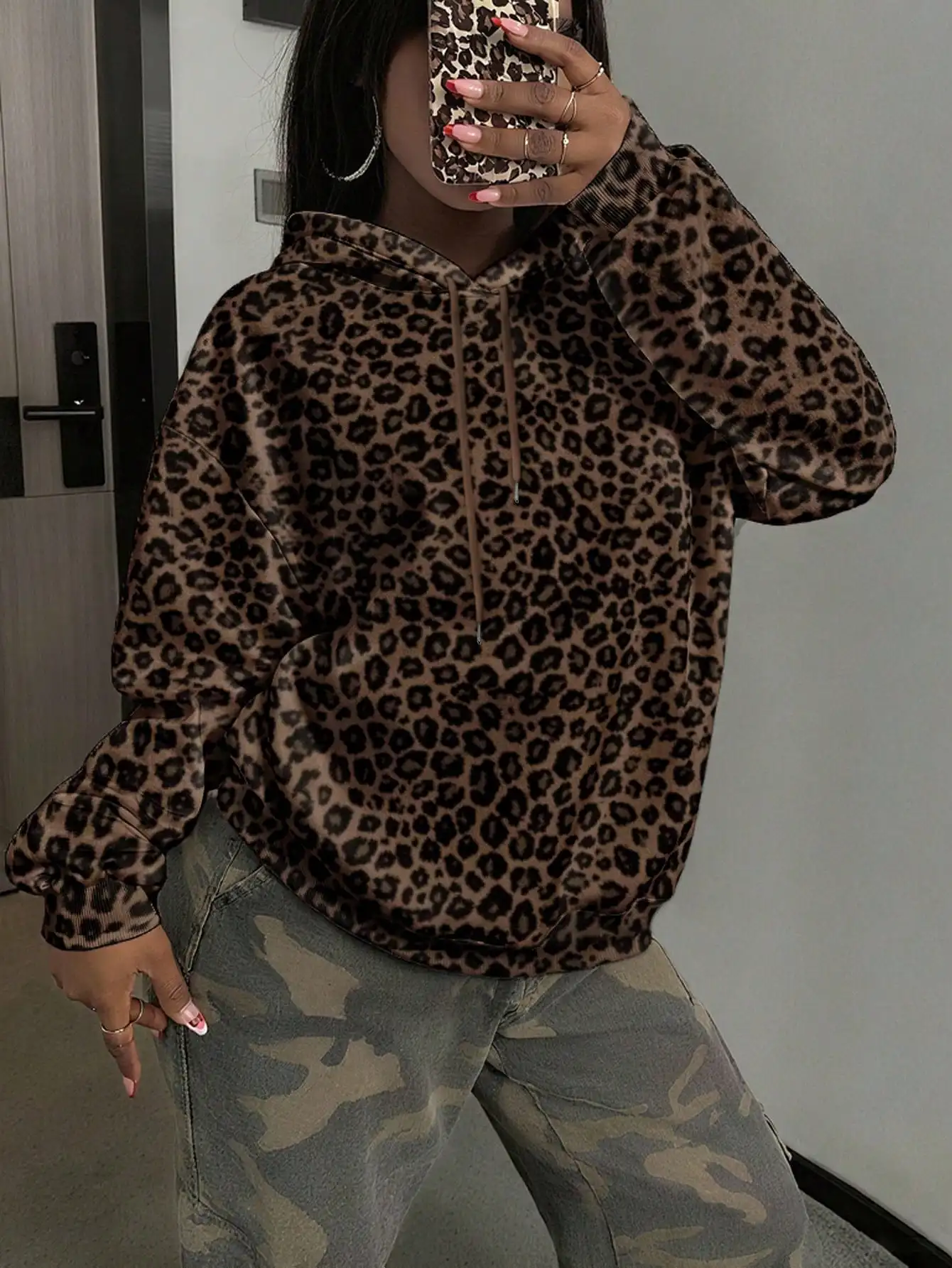 

Женская толстовка с капюшоном и леопардовым принтом, со спущенным плечом и завязками, свободного кроя, повседневный пуловер