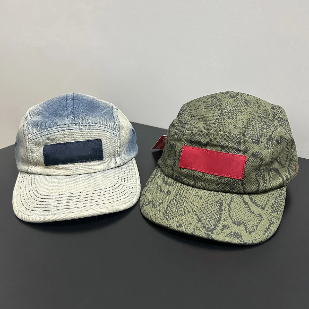 ウォッシュドチノレザーバックルベースボールキャップ-フラットブリム-デニム-スネークスキン柄-ユニセックス-冬シーズン-ファッションアクセサリー