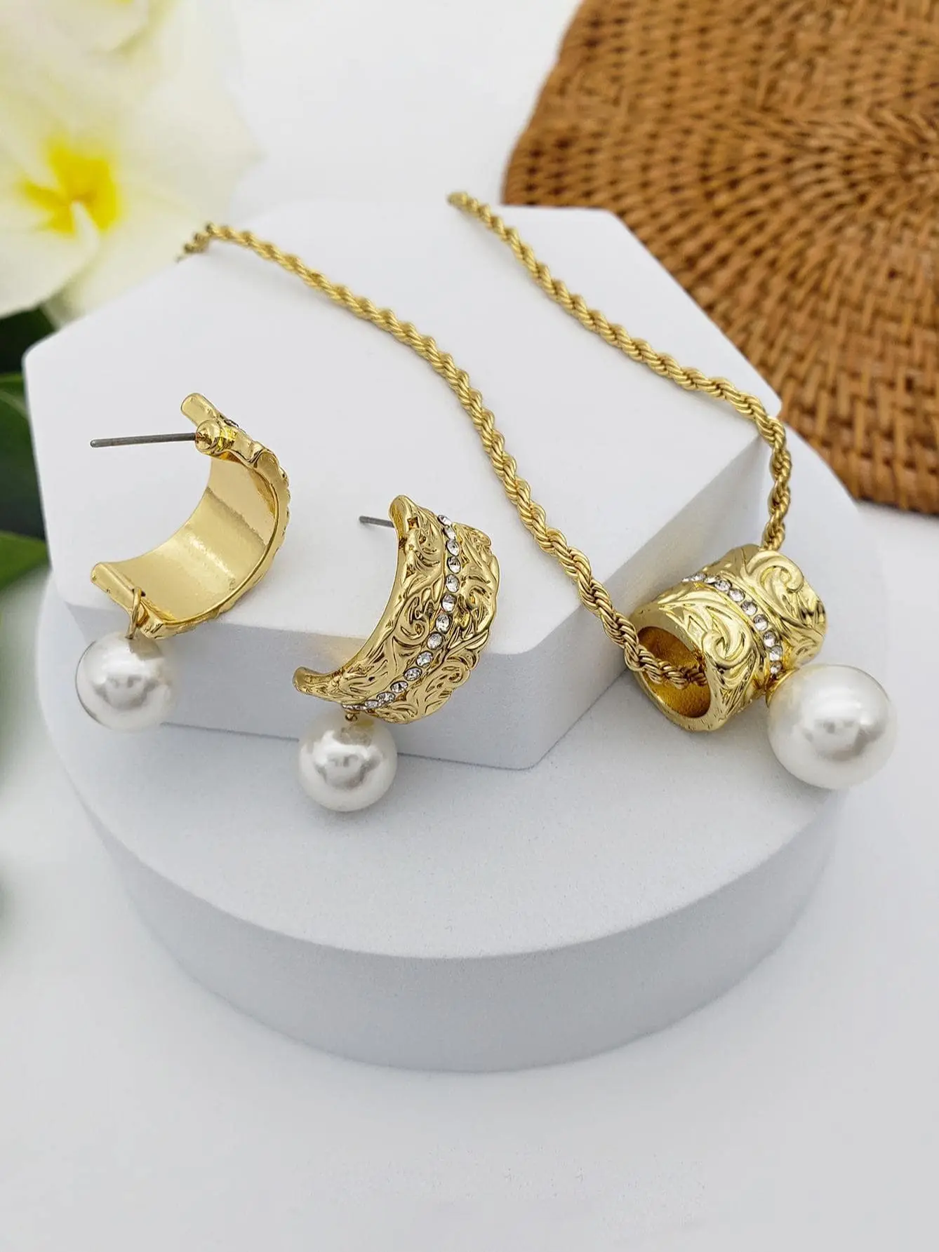 Hawaiian Design Scroll Cut Out Bar Necklace Jewelry Sets Shell Pearl Earrings Polynesian Barrel Floral Jewellery for Women 2022