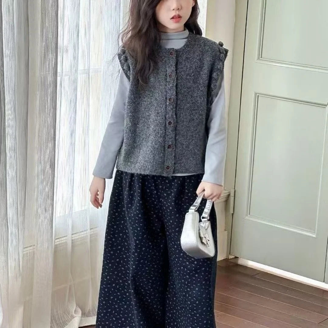 Girls' Spring and Autumn New Sweater Vest 3-Piece Set, Knitted Tank Top for Large Children and Girls