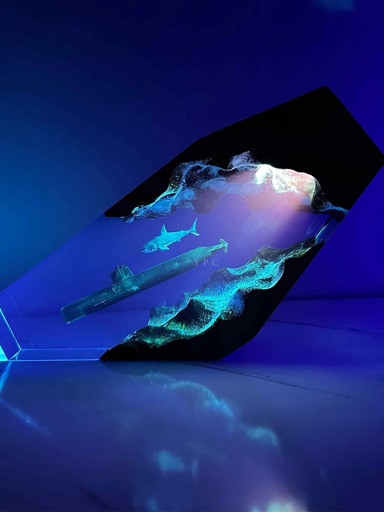 เรือดําน้ํานิวเคลียร์ Organism เรซิ่นตาราง Creative Art Shocked โคมไฟตกแต่งธีมทหาร Night Light ชาร์จ USB