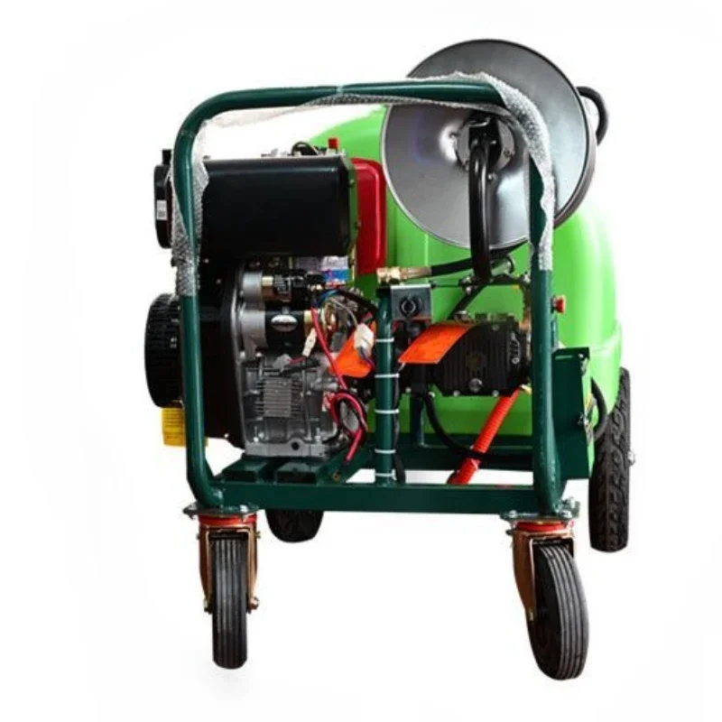 

The high pressure cleaner comes with a water tank.
