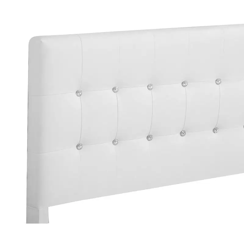 Cama king branca elegante em estilo transicional