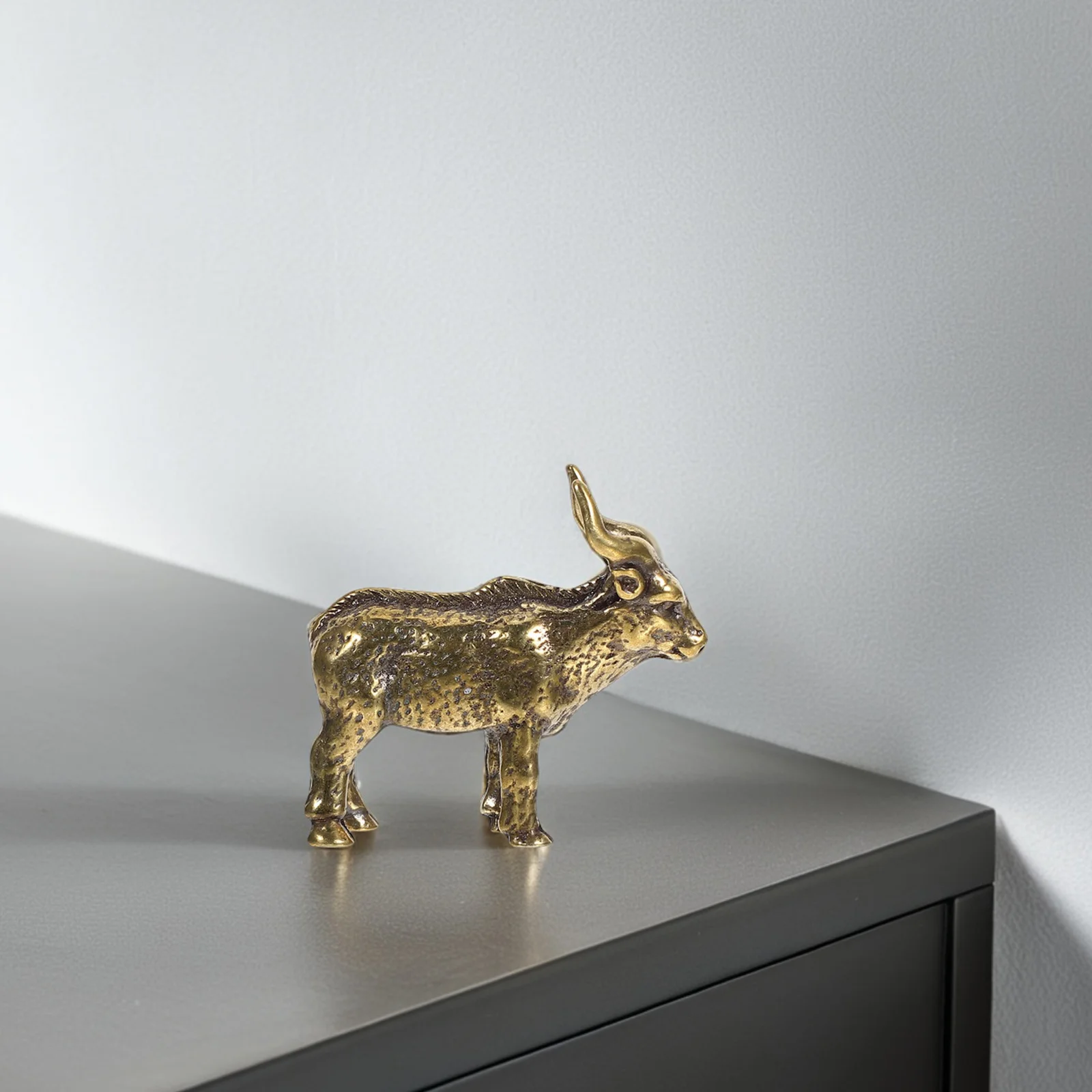

Golden Brass Antelope Decor Lifelike Animal Statue for Cabinet Desk College Apartment Vintage Home Office Small Desktop Ornament