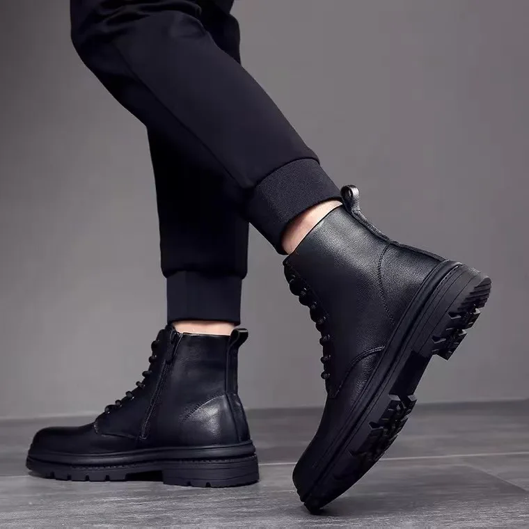Boots for men in autumn 2025  high top with plush insulation  Korean version cotton leather shoes for men in winter