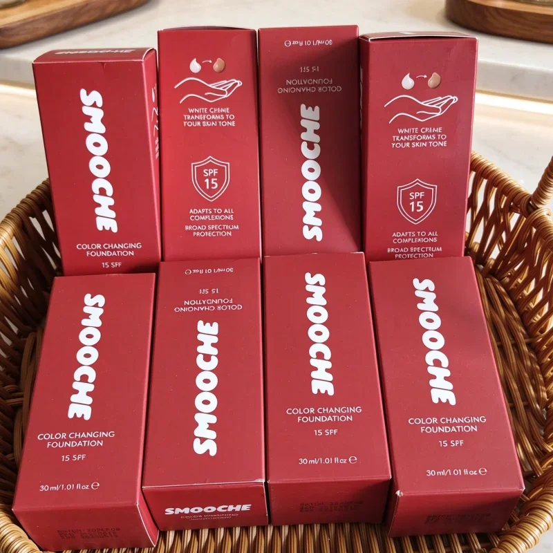Popular Smooche Color Changing Foundation Weakening Flaws Containing Skin Loving Ingredients Oil Control and Toning Moisturizing