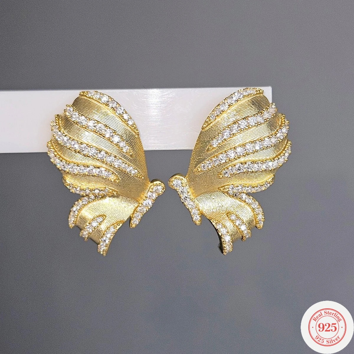 

Женские серьги-гвоздики из стерлингового серебра 925 пробы высокого класса на заказ, матовое золото, инкрустированные бриллиантами, французские элегантные серьги-гвоздики