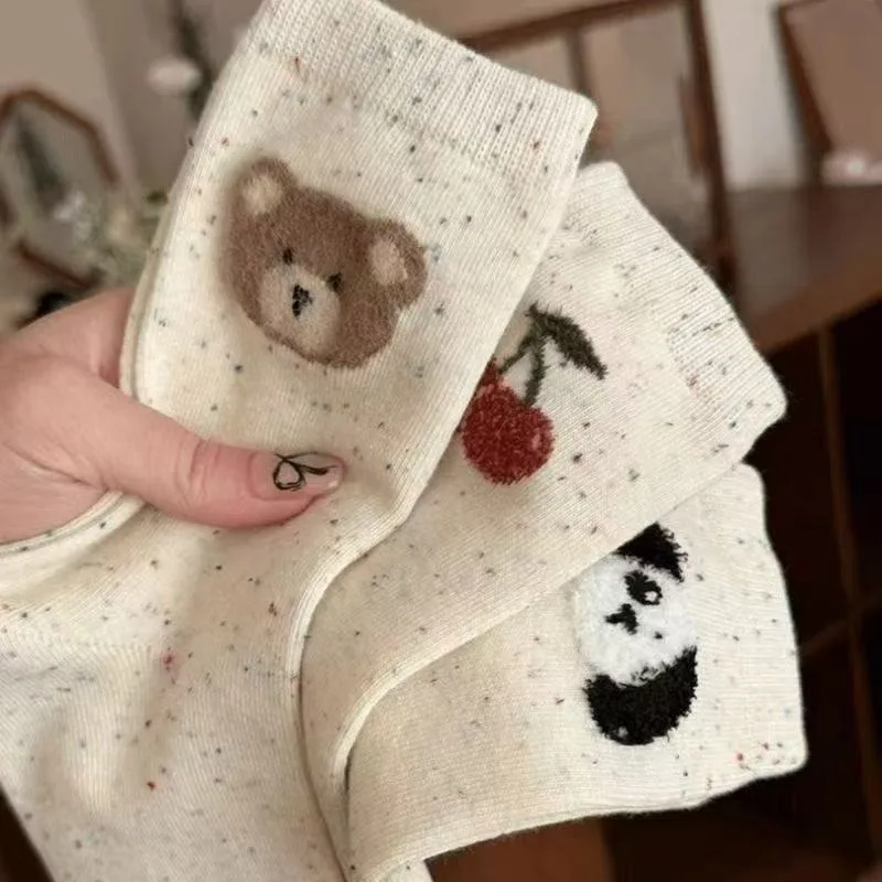 5 أزواج 2025 الخريف جديد ريترو البولكا نقطة المرأة الكرز القوس الحب لطيف الكرتون الدب نمط الأوسط الجوارب لينة ودافئة الجوارب