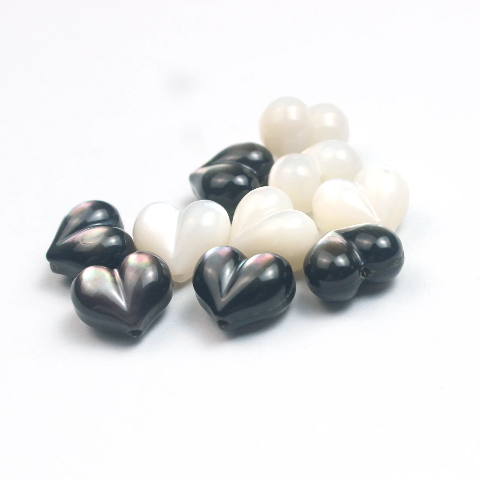 1 Pc Natural Black and White Trochus Shell Carved Peach Heart Shape Bead for Jewelry Making DIY Bracelet Necklace Accessories view 3