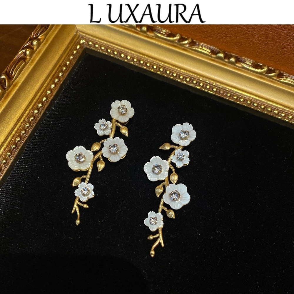 

Vintage fashion classic geometric style paired with Bohemian women's accessory stud earrings