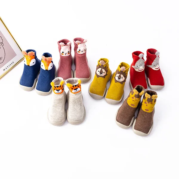 Calzini per bambini Scarpe con suola morbida Primavera e autunno Scarpe da pavimento comode multicolori per cartoni animati Scarpe da passeggio per