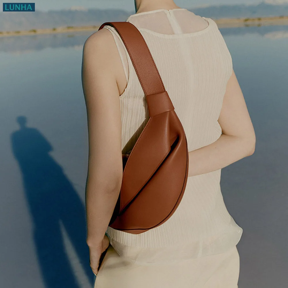 

Luxury Design Crescent Sling Bag Soft Leather Crossbody Horn Bags Minimalist Twisted Knot Convertible Chest Bag For Women