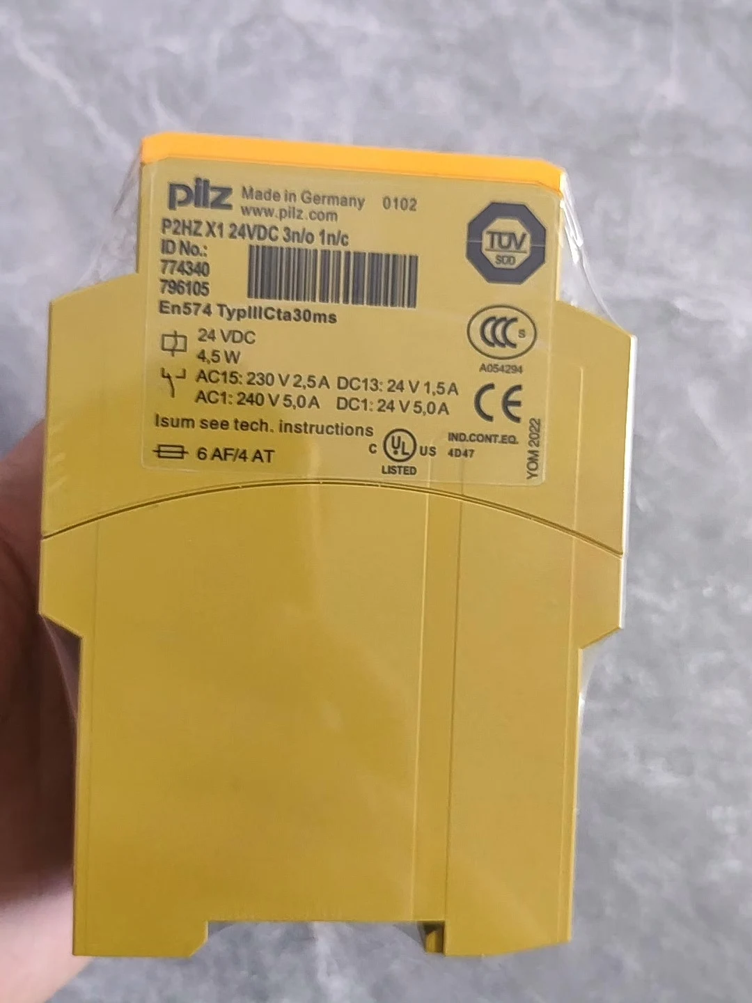 Pilz P2HZ X1 774340 safety relay in Stock