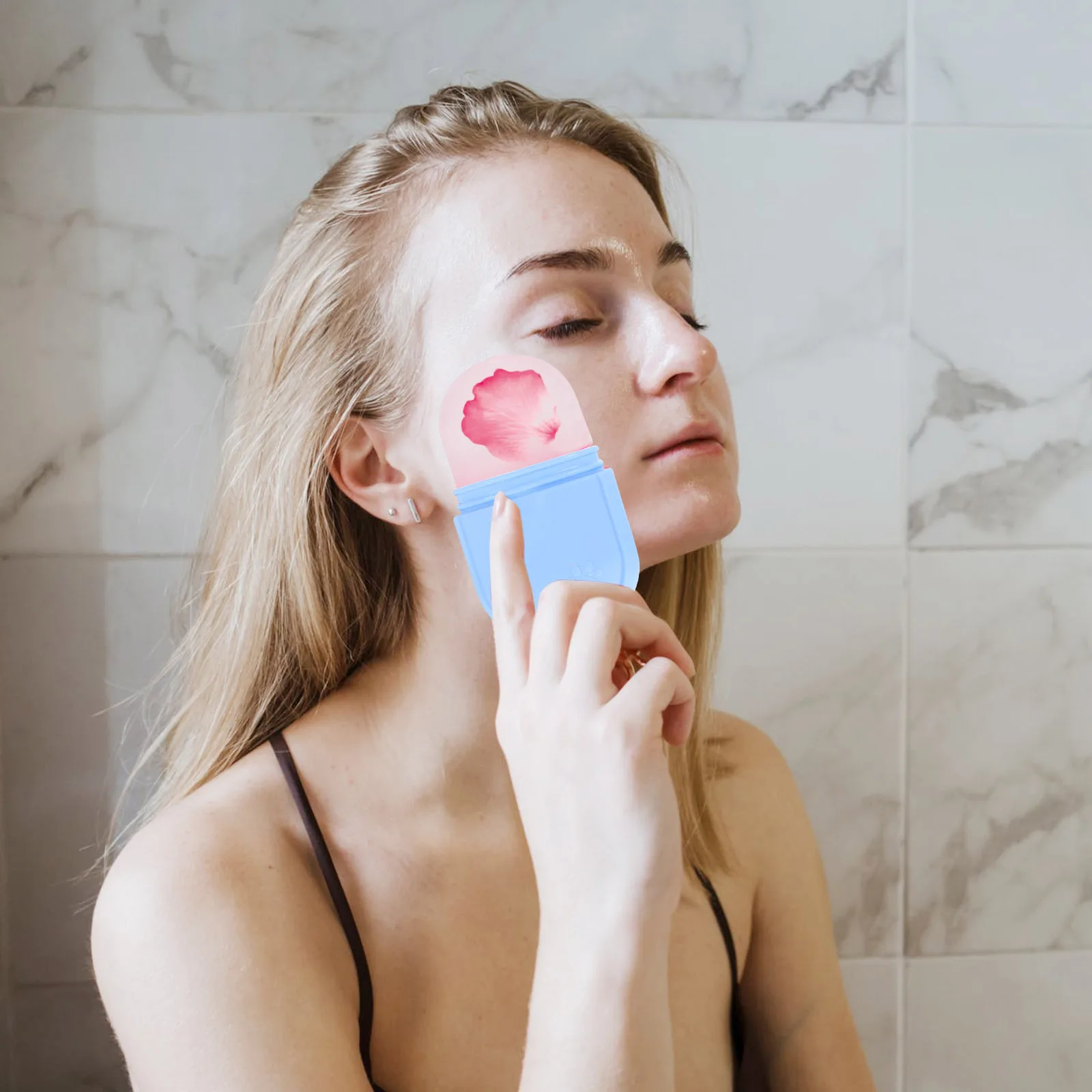 

Ice Pack Silicone Tray Cold Face Roller Massager for Facial Tool Compress Diamond Cooling