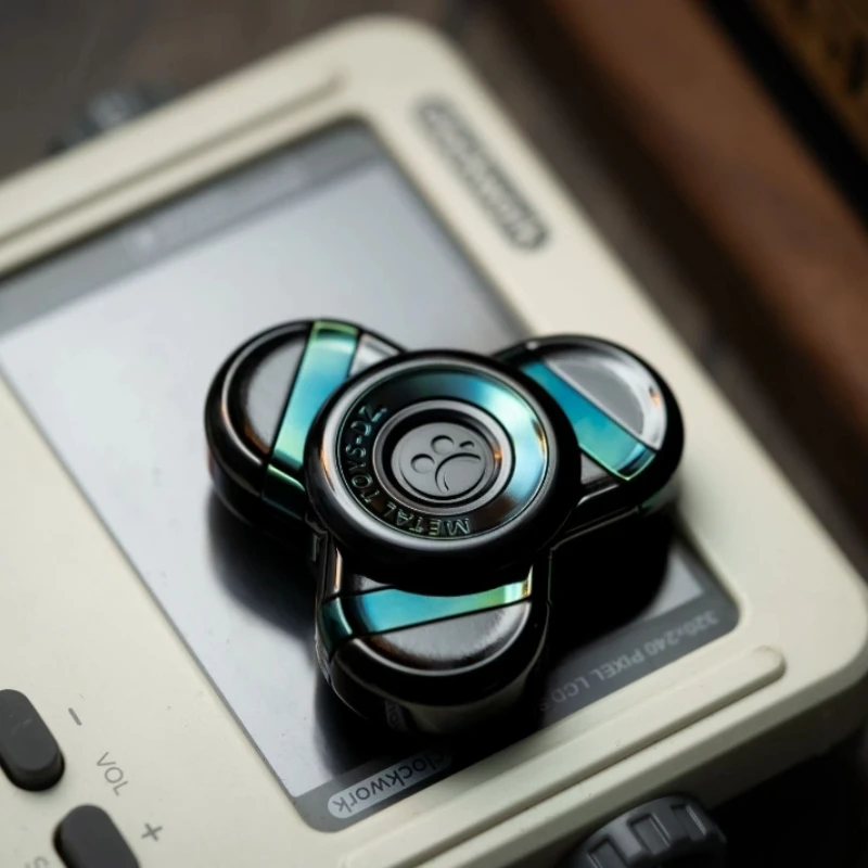 

Механический высокоскоростной нож Dz EDC Clover Limited Edition из циркониевого сплава ​ ​ Вращающийся настольный спиннер-антистресс