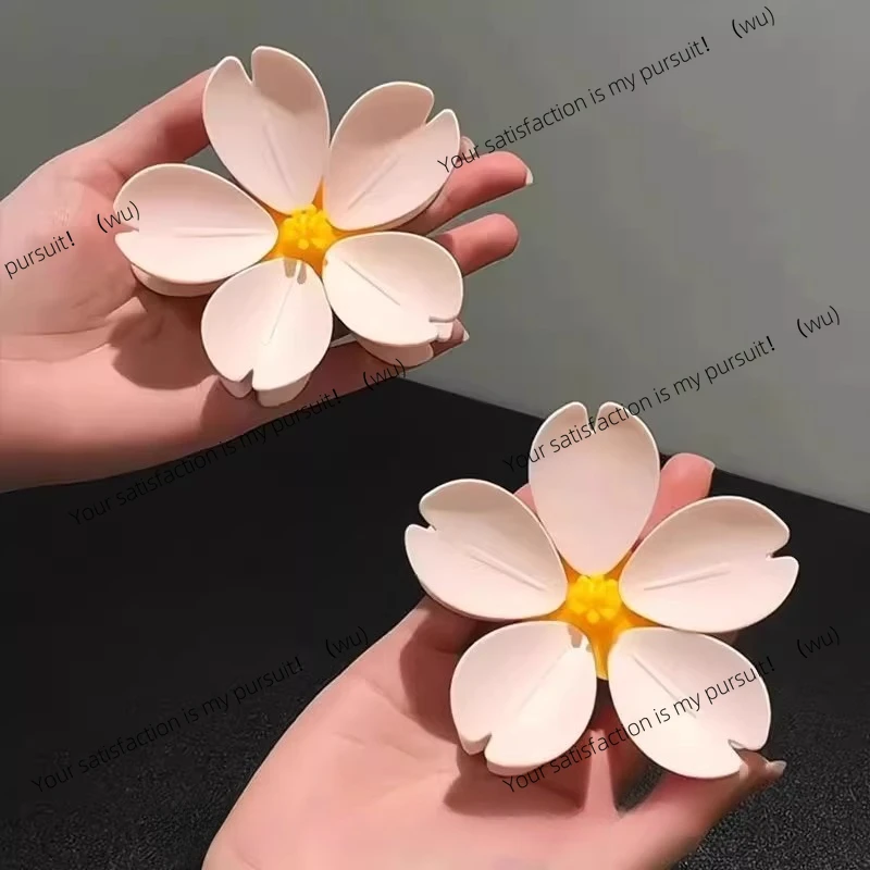 Refrigerator magnetic cherry blossom sealing clip, food bag sealing, creative and interesting