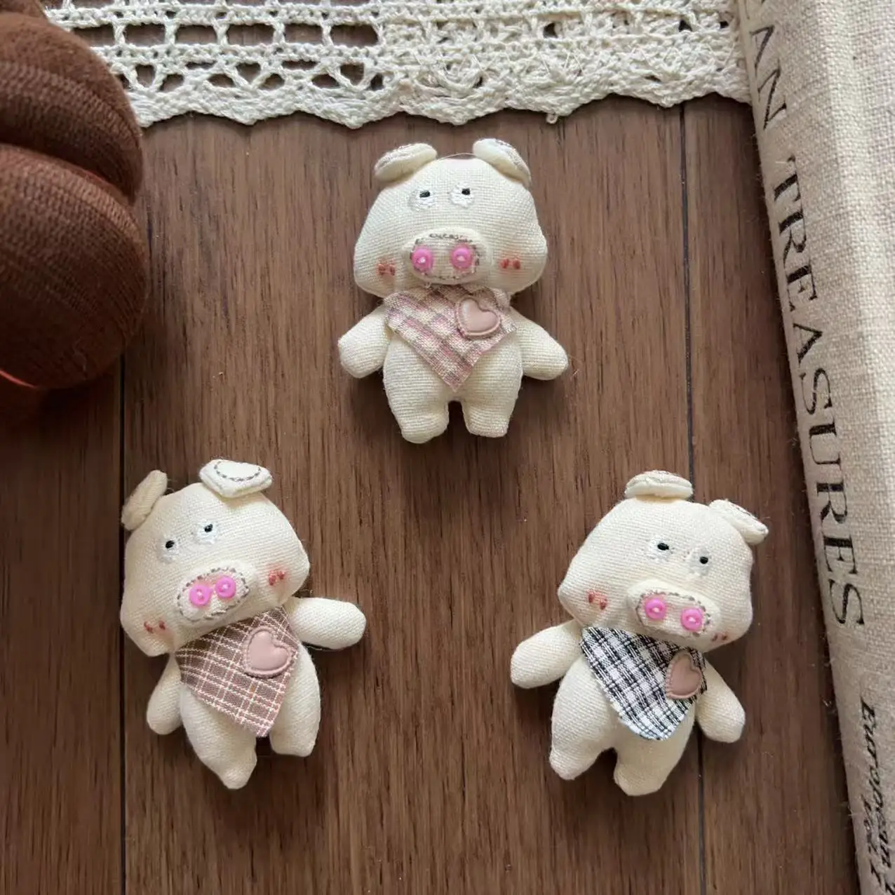 

Stuffed Fabric Cartoon Pig DIY Brooch Pin for Hair Shoes Socks Hat Bag Clothing Embellishment Handmade Premium