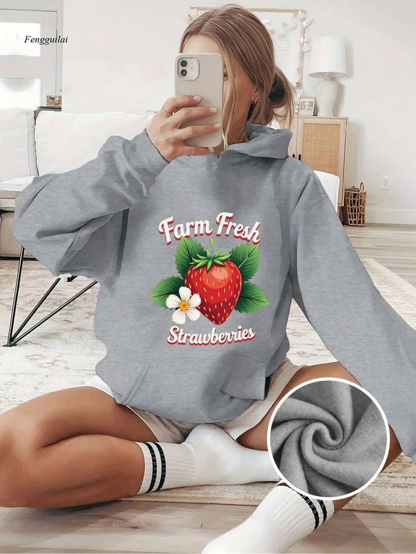 

Толстовка с капюшоном Farm Fresh Strawberries — яркий графический принт с клубникой и цветочным принтом, уютный капюшон на флисовой подкладке, передние карманы