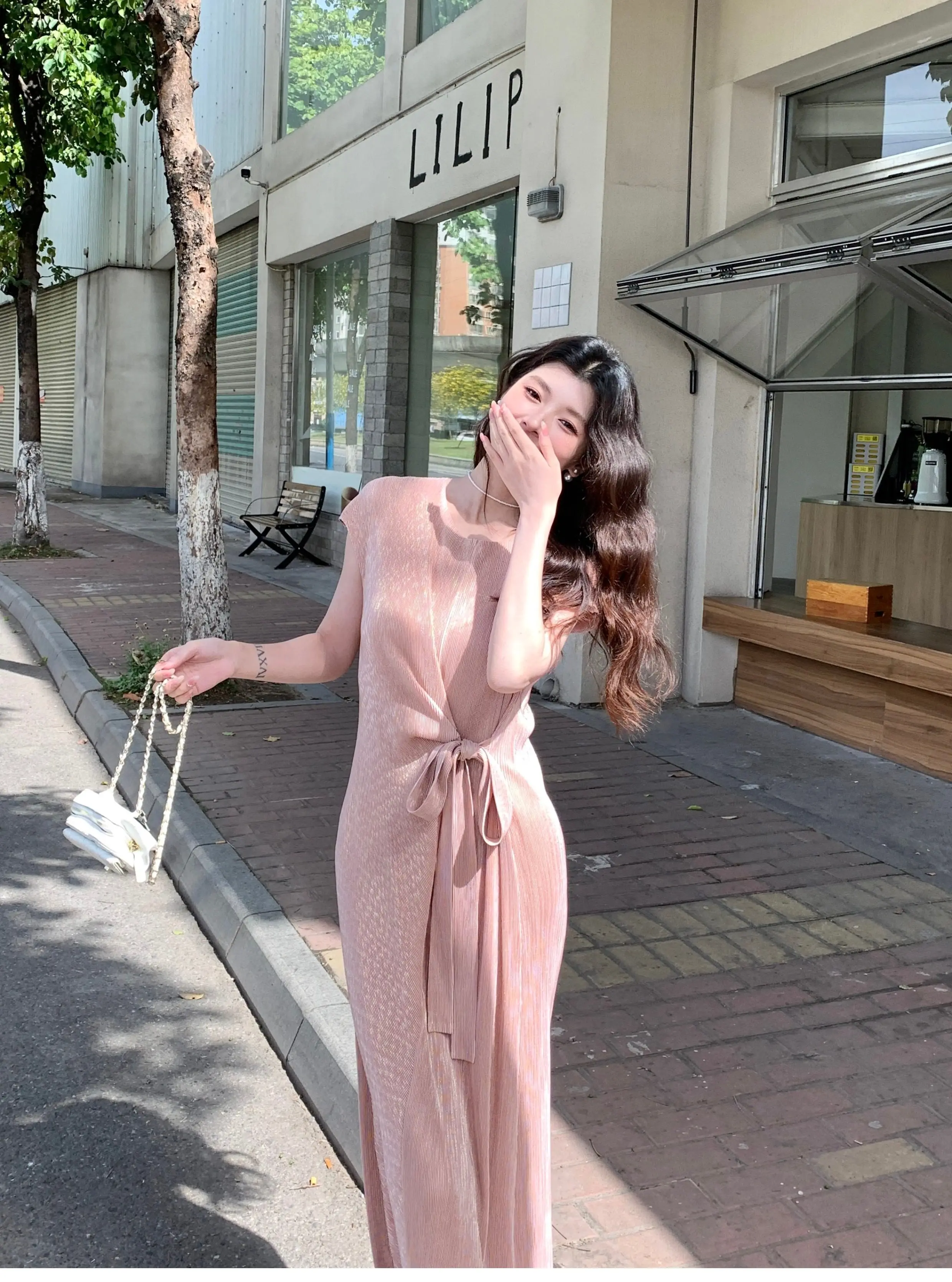 Beiges Plissee-Maxikleid mit Taillenbund, Kurzen Ärmeln, Weichem Stoff, Fließender Silhouette, Elegant, Lässig, für den Täglichen Gebrauch, 2025 Trendy Chic – Detail 5
