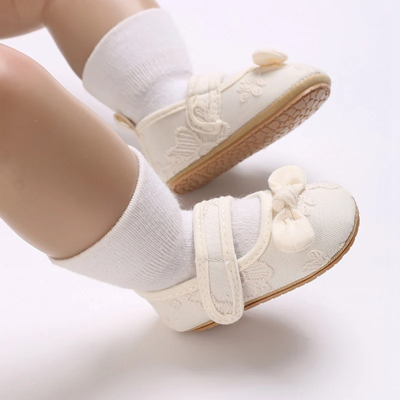 Chaussures de princesse en dentelle blanche pour bébé fille, chaussures de robe de mariée pour nouveau-né, chaussures d'extérieur pour tout-petits, premiers pas, mignon