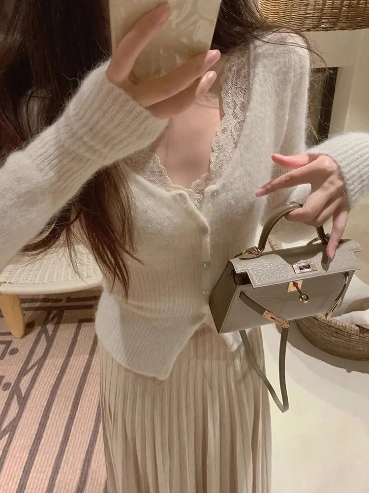 Suéter de punto con empalme de encaje y cuello en V para mujer, capa Base adelgazante, ropa interior, Top, viento suave, moda de viaje 2025