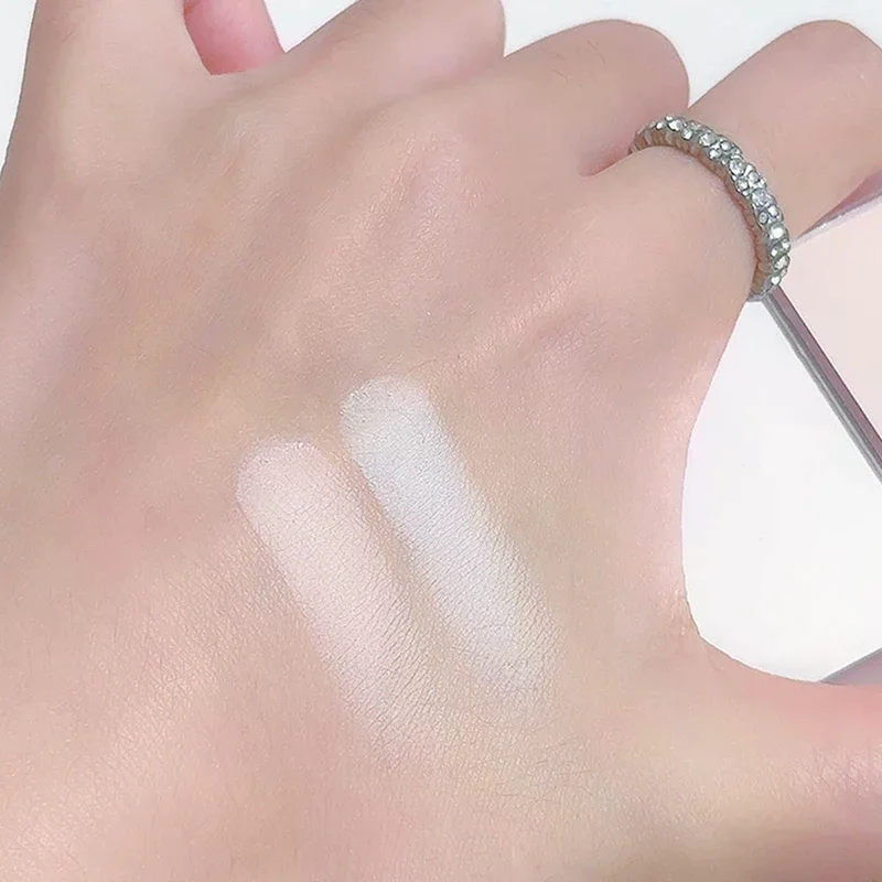 DIKALU Palette di contorni bicolore Evidenziatore bianco opaco Grigio Marrone Ombra per il naso Bronzer per il viso Illumina il trucco in polvere