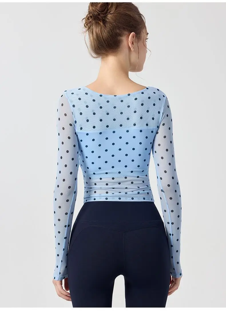 T-Shirt mit quadratischem Ausschnitt und Polka-Dot-Muster, Retro-Stil, langärmelig, für Damen, mit unregelmäßigem Saum, Taillenbund, Brustpolster, geeignet für Yoga, Fitness und Pilates. – Detail 3