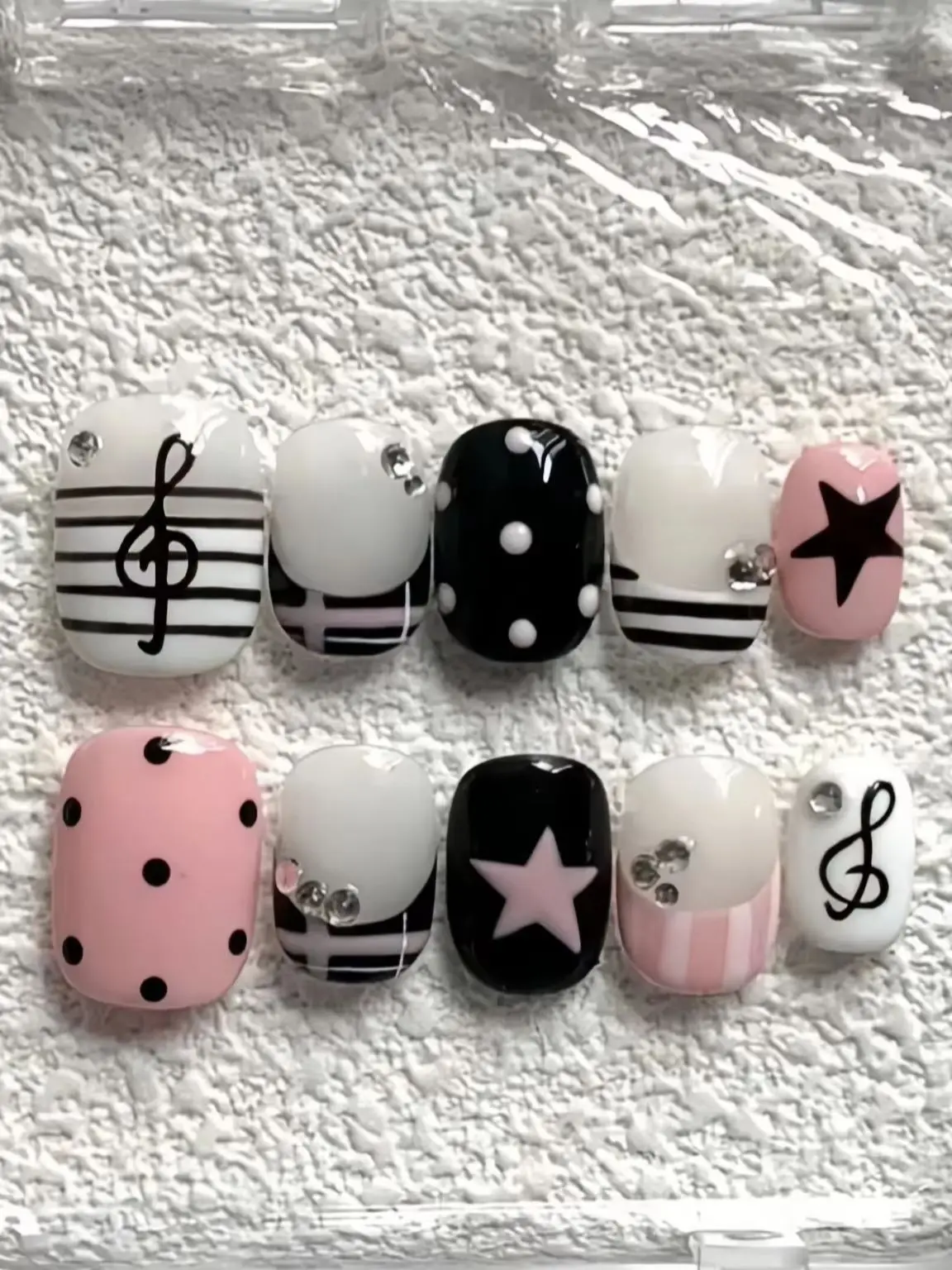 10-Piece Set of Y2K Sweet and Spicy Style Press-On Nails, Short Square Oval Shape, Black, Pink, White, with Musical Notes, Stars, Stripes, and Polka Dots, Reusable Fake Nails