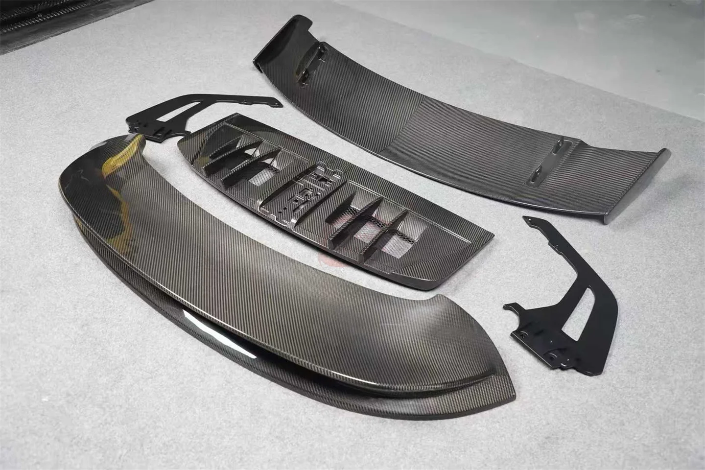 High-quality GT3 Style Dry Carbon Fiber Rear Spoiler Trunk Spoiler for Porsche 911 992 Carrera Upgrade GT3 Rear Spoiler 3