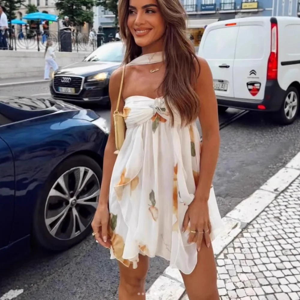 Nuevo Vestido corto de verano europeo y americano con cuello halter y falda irregular para mujer