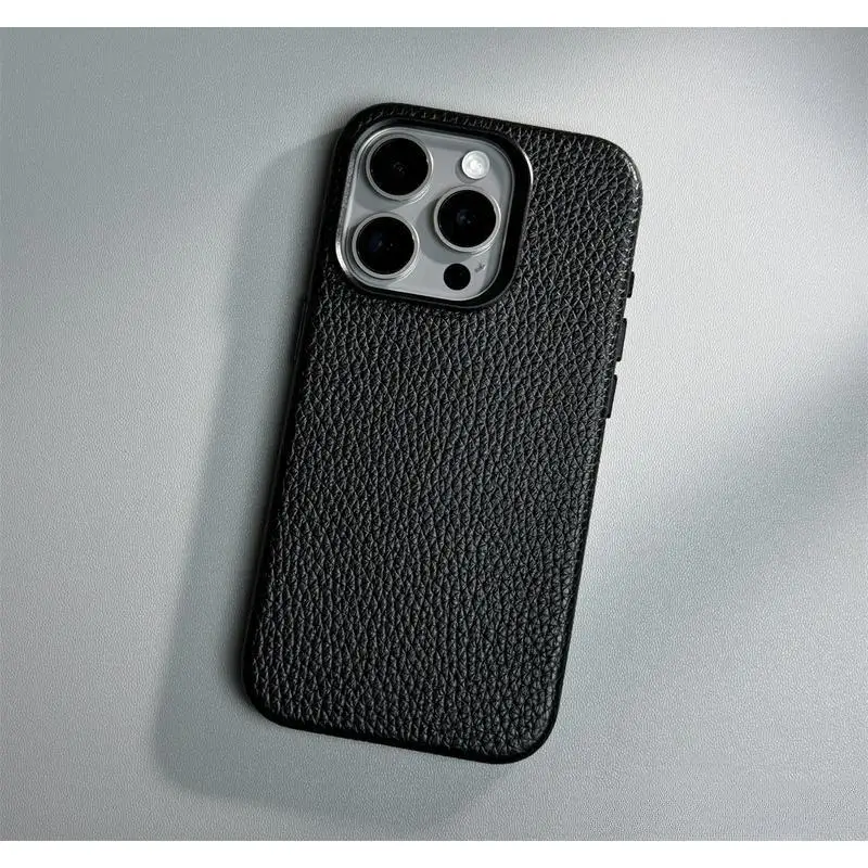 Wysokiej jakości skórzane etui z magnetycznym systemem ładowania do iPhone 12, 13, 14, 15, 16, 17, 18 Pro Max, jednolite kolorystycznie, z metalową osłoną chroniącą aparat. — zdjęcie produktu 4