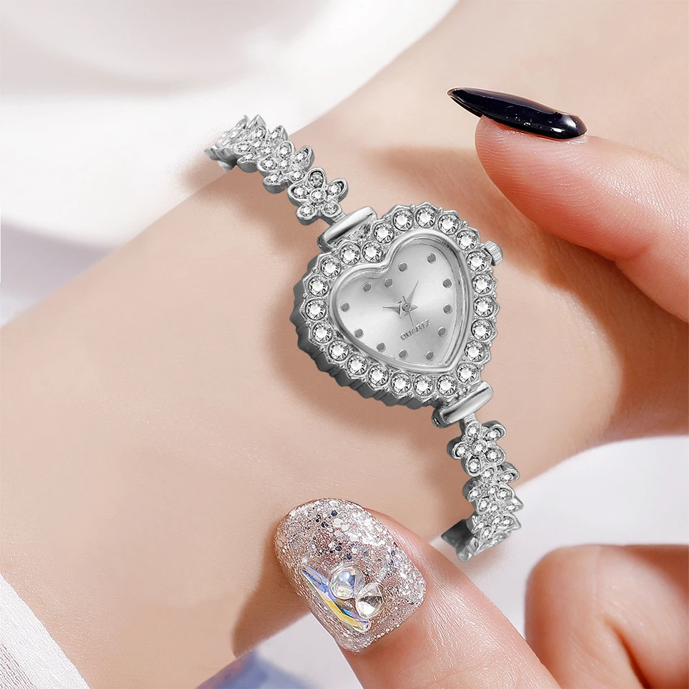 5PCS Women Silver Watch Fashionable Heart Shaped Dial Quartz Wristwatch Retractable Chain Strap Watch Jewelry Set Gift For Her