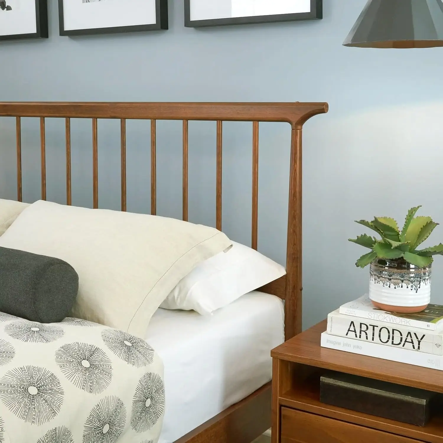 Mid Century Solid Wood Queen Spindle Bed Brushed Walnut Finish Bedroom Furniture, Customized