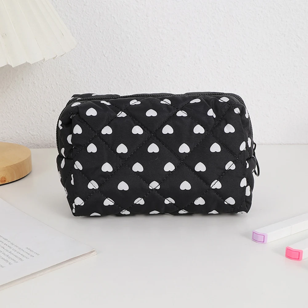 Makeup Bag for Women Heart Pattern Cosmetic Bag Quilted Makeup Pouch Travel Toiletry Bag Cosmetic Pouch