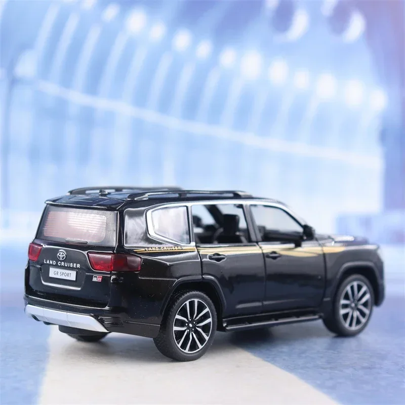 1:32 Toyota LAND CRUISER LC300 SUV Diecast Metal Alloy Model Car Sound Light Pull Back Collection Kids Toy Gifts A651