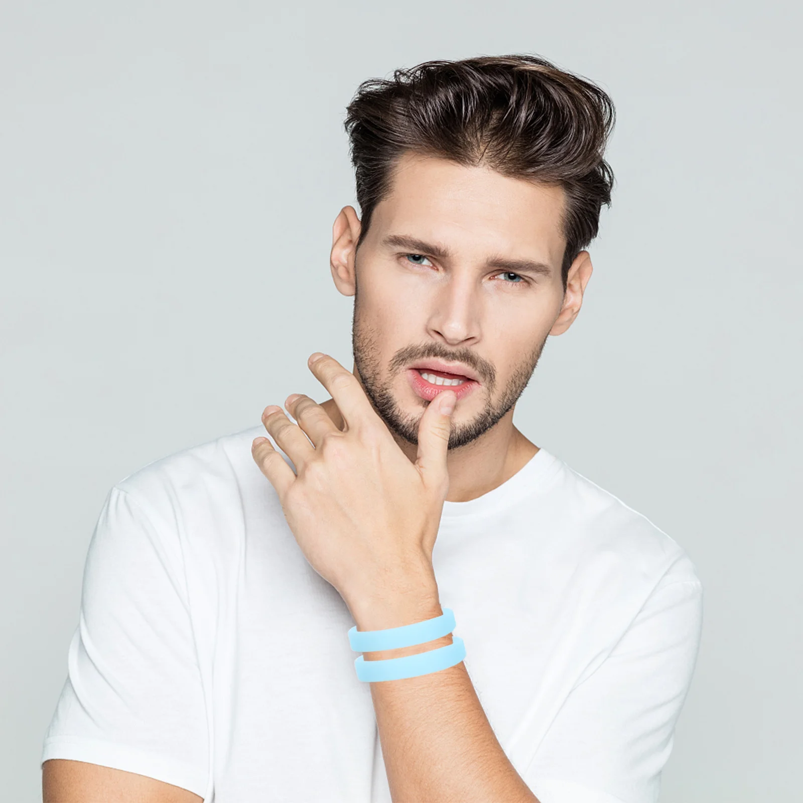 40 قطعة من الأساور الرياضية المصنوعة من السيليكون ضوء ليلي مقاوم للماء يتوهج في الظلام للرجال والنساء والأنشطة الخارجية يتوهج في الأساور الداكنة