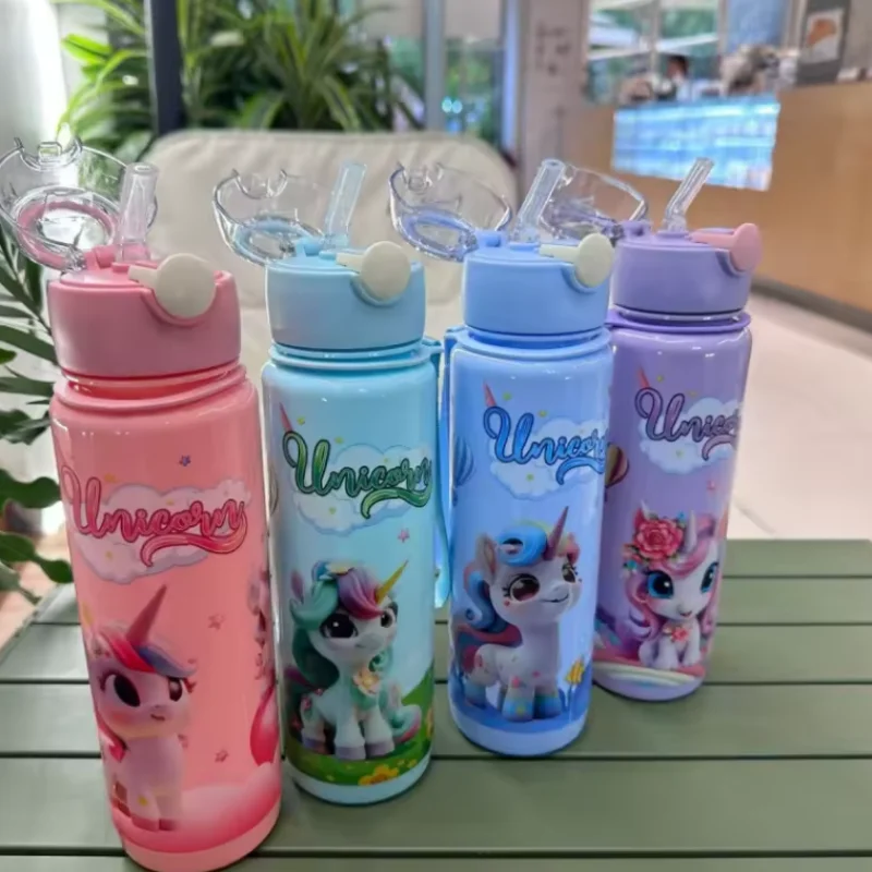 

700ml BPA-Free High Temperature Resistant Portable Outdoor Kids Water Bottle Cartoon Plastic Straw Water Cup with Hand-held Rin