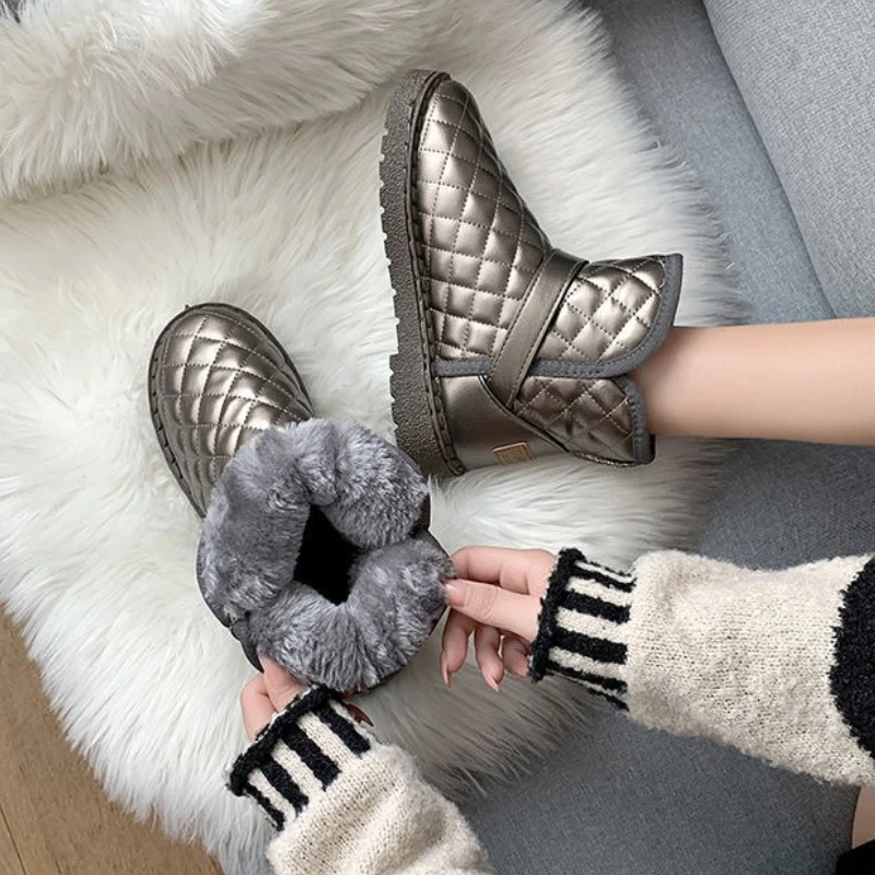 

Кожаные водонепроницаемые плюшевые теплые женские туфли на плоской подошве, зимнее предложение 2025 года, новинка в готическом стиле, шикарные и элегантные зимние ботинки для женщин