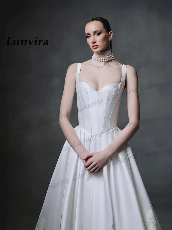 Lunvira Stylish Spaghetti Straps Bridal Dress V-neck Lace Appliques Satin Pleat A-line Sleeveless Robe De Mariee Customized